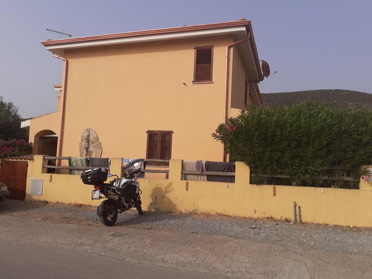 Villa Su Due Livelli Super Accessoriata SantʼAnna Arresi Εξωτερικό φωτογραφία