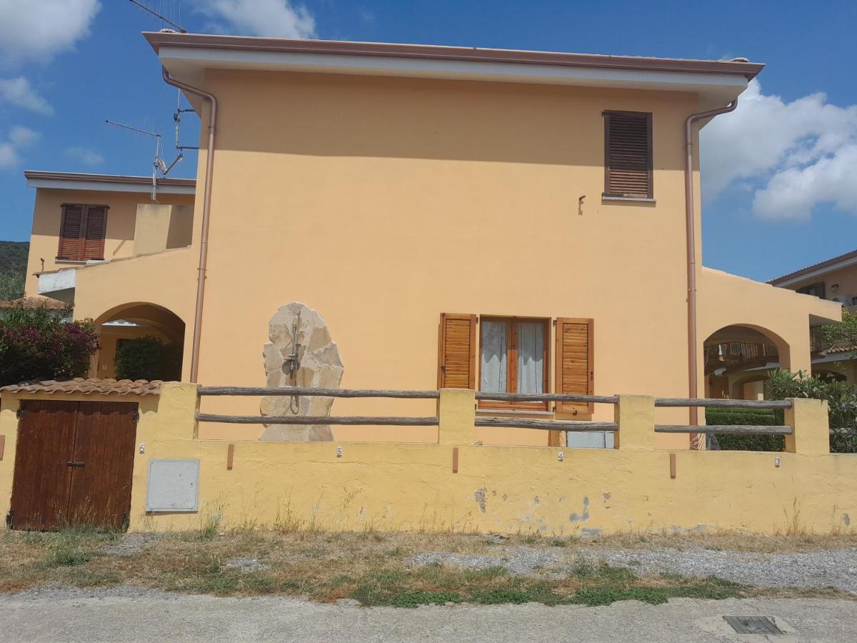 Villa Su Due Livelli Super Accessoriata SantʼAnna Arresi Εξωτερικό φωτογραφία